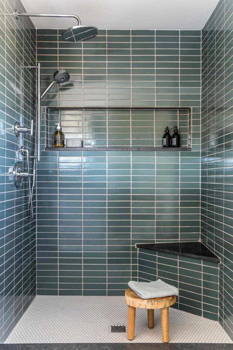 HillsBeachMaineTiledShower 731b4b86054f46f4949b6829adf3d7b3 768x1152